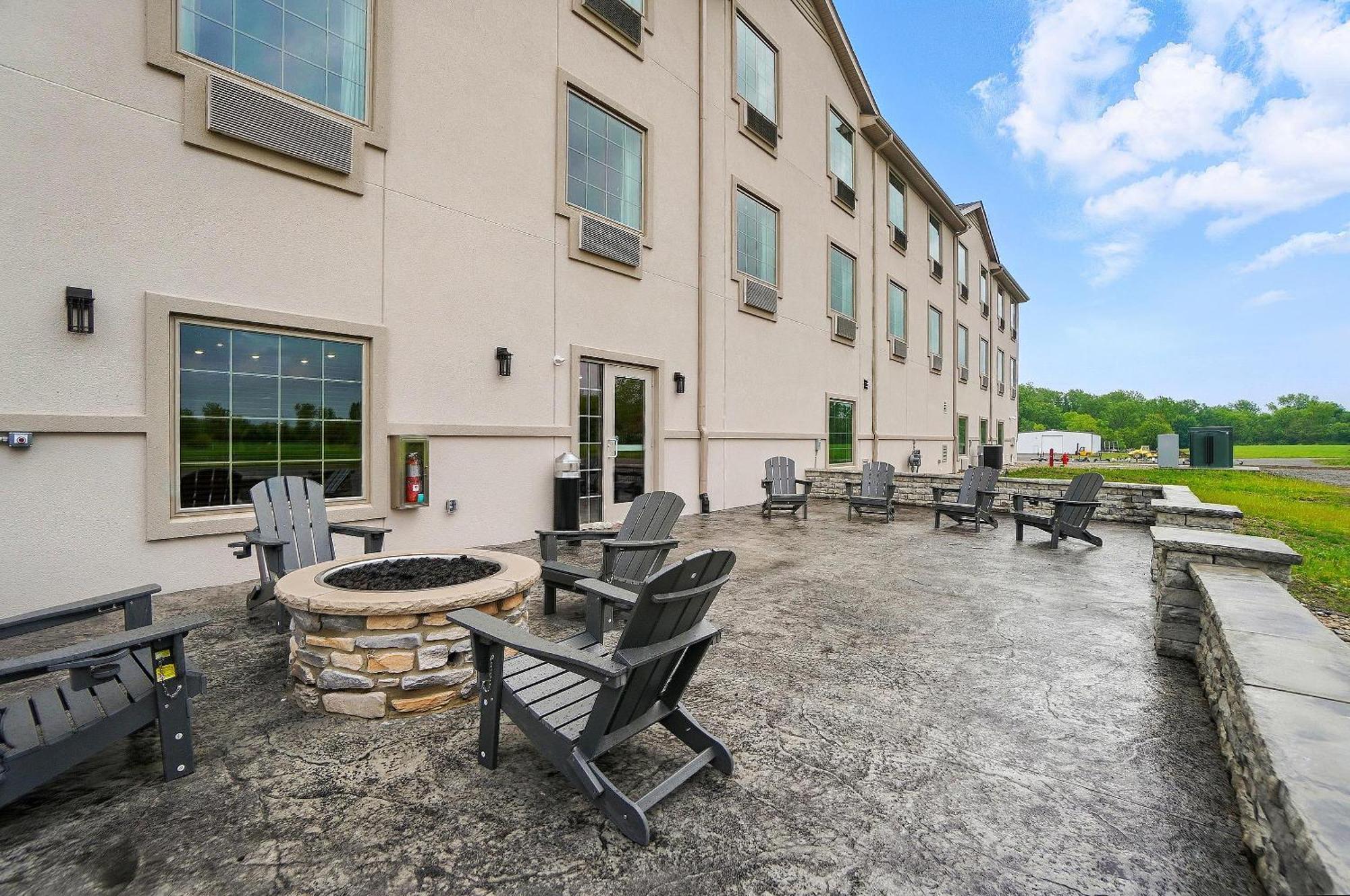 Cobblestone Hotel & Suites - Russells Point At Indian Lake מראה חיצוני תמונה